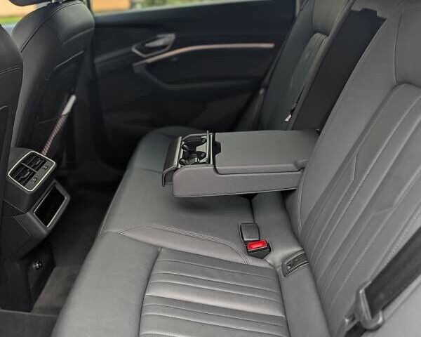 Чорний Ауді E-Tron, об'ємом двигуна 0 л та пробігом 45 тис. км за 41500 $, фото 10 на Automoto.ua