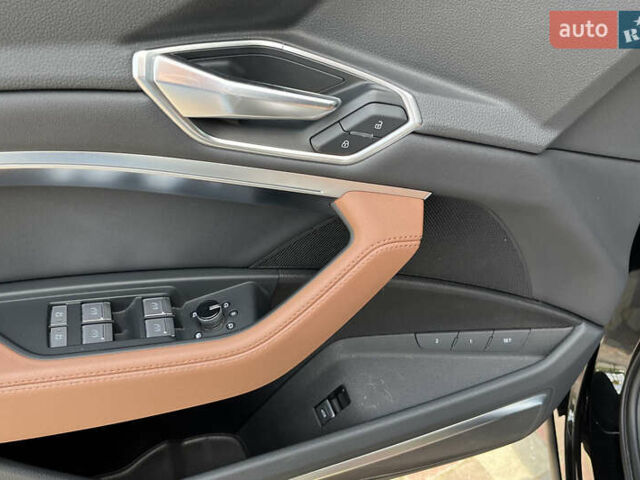 Черный Ауди E-Tron, объемом двигателя 0 л и пробегом 46 тыс. км за 39000 $, фото 8 на Automoto.ua