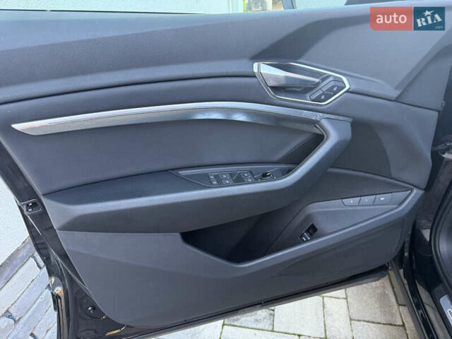 Чорний Ауді E-Tron, об'ємом двигуна 0 л та пробігом 55 тис. км за 36199 $, фото 28 на Automoto.ua