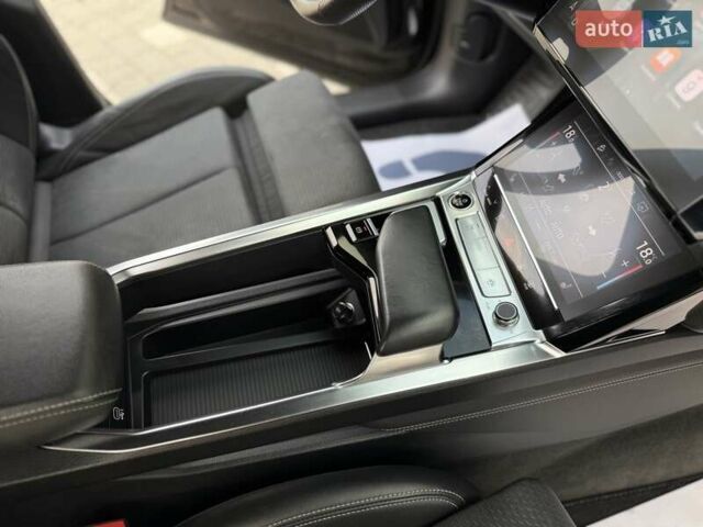 Черный Ауди E-Tron, объемом двигателя 0 л и пробегом 150 тыс. км за 31950 $, фото 65 на Automoto.ua