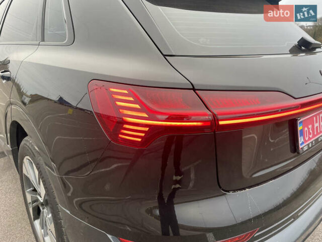 Черный Ауди E-Tron, объемом двигателя 0 л и пробегом 39 тыс. км за 39950 $, фото 28 на Automoto.ua