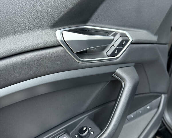 Черный Ауди E-Tron, объемом двигателя 0 л и пробегом 62 тыс. км за 36200 $, фото 15 на Automoto.ua