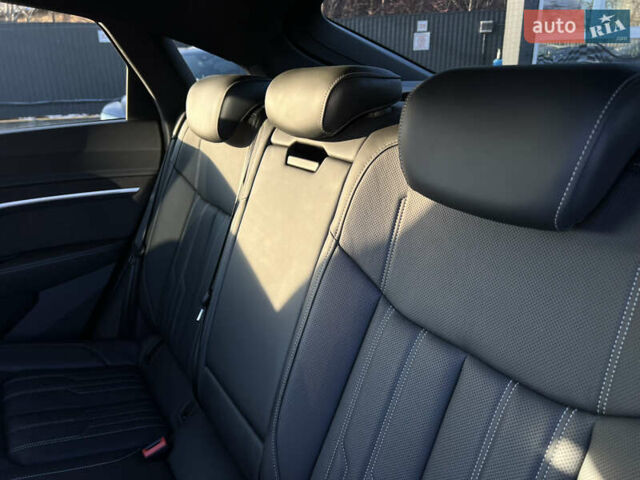 Черный Ауди E-Tron, объемом двигателя 0 л и пробегом 32 тыс. км за 47561 $, фото 31 на Automoto.ua