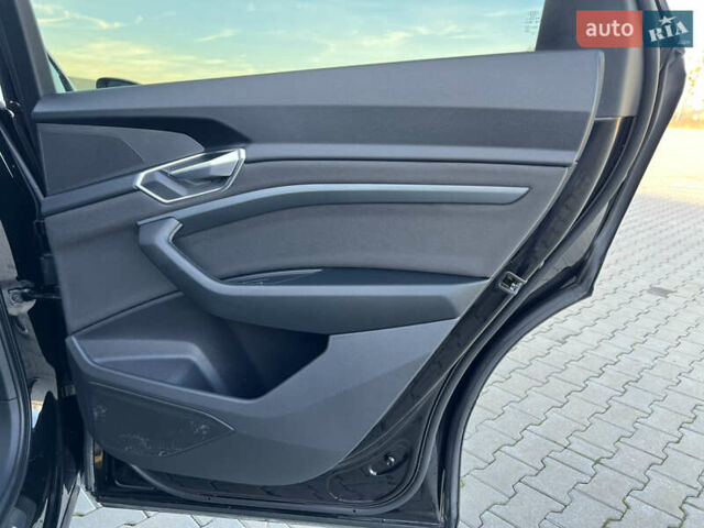 Черный Ауди E-Tron, объемом двигателя 0 л и пробегом 22 тыс. км за 29900 $, фото 19 на Automoto.ua