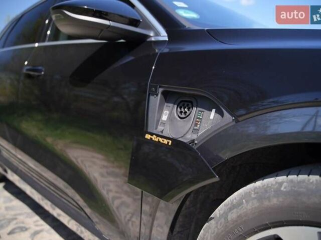 Черный Ауди E-Tron, объемом двигателя 0 л и пробегом 45 тыс. км за 32900 $, фото 9 на Automoto.ua