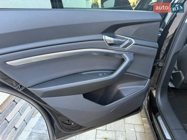 Чорний Ауді E-Tron, об'ємом двигуна 0 л та пробігом 55 тис. км за 36199 $, фото 18 на Automoto.ua