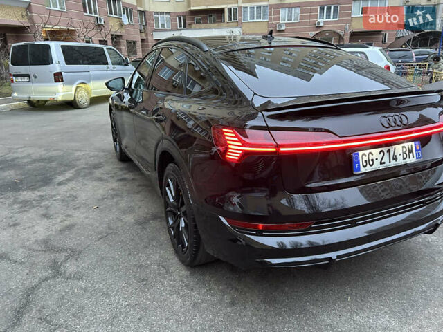 Чорний Ауді E-Tron, об'ємом двигуна 0 л та пробігом 42 тис. км за 54700 $, фото 4 на Automoto.ua
