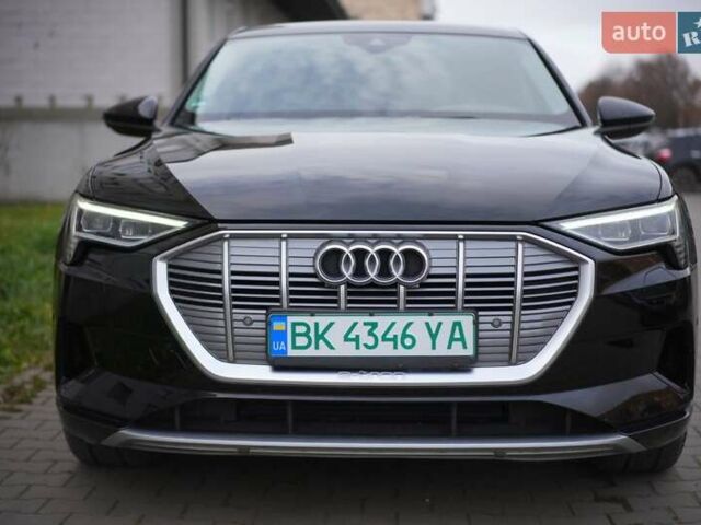 Чорний Ауді E-Tron, об'ємом двигуна 0 л та пробігом 47 тис. км за 32900 $, фото 1 на Automoto.ua