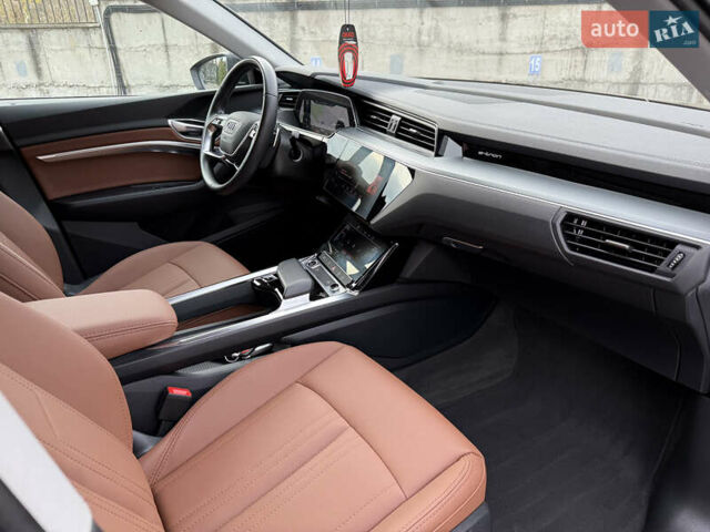 Черный Ауди E-Tron, объемом двигателя 0 л и пробегом 79 тыс. км за 29999 $, фото 25 на Automoto.ua