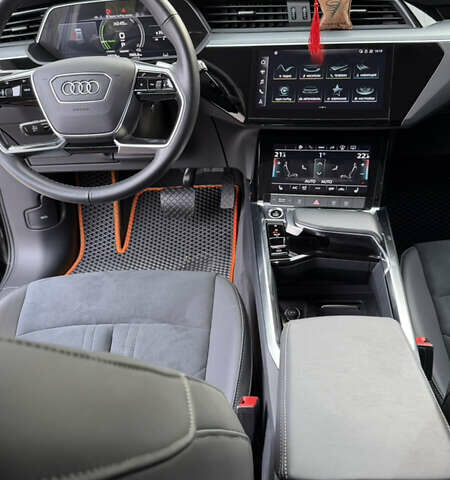 Черный Ауди E-Tron, объемом двигателя 0 л и пробегом 20 тыс. км за 45000 $, фото 19 на Automoto.ua