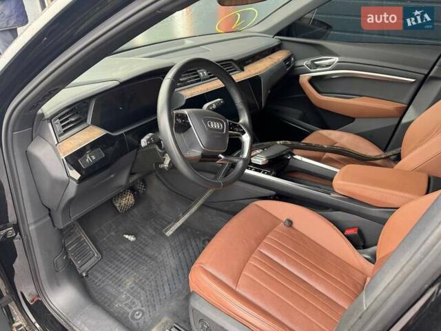 Чорний Ауді E-Tron, об'ємом двигуна 0 л та пробігом 81 тис. км за 25900 $, фото 13 на Automoto.ua