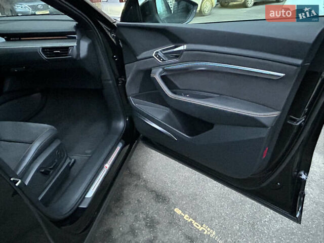 Чорний Ауді E-Tron, об'ємом двигуна 0 л та пробігом 42 тис. км за 54700 $, фото 17 на Automoto.ua