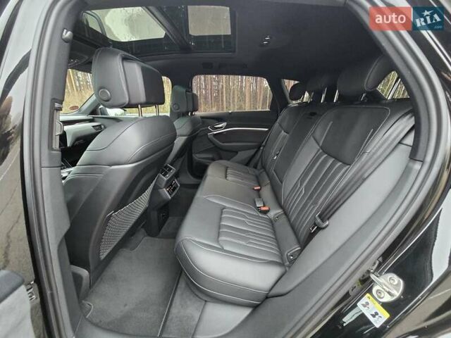 Чорний Ауді E-Tron, об'ємом двигуна 0 л та пробігом 61 тис. км за 47777 $, фото 72 на Automoto.ua