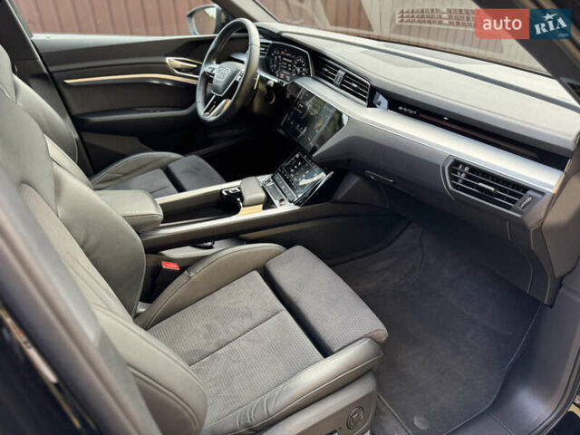 Черный Ауди E-Tron, объемом двигателя 0 л и пробегом 38 тыс. км за 41999 $, фото 11 на Automoto.ua