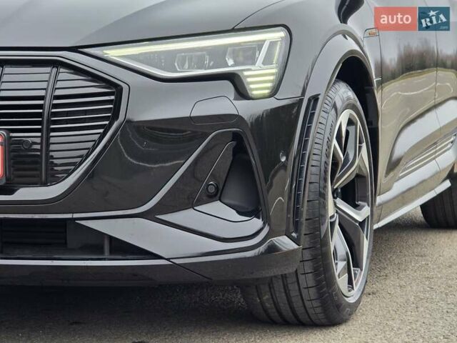 Чорний Ауді E-Tron, об'ємом двигуна 0 л та пробігом 61 тис. км за 47777 $, фото 21 на Automoto.ua