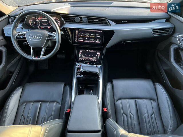Черный Ауди E-Tron, объемом двигателя 0 л и пробегом 32 тыс. км за 47561 $, фото 47 на Automoto.ua