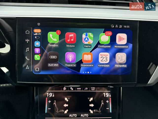 Черный Ауди E-Tron, объемом двигателя 0 л и пробегом 64 тыс. км за 31700 $, фото 54 на Automoto.ua