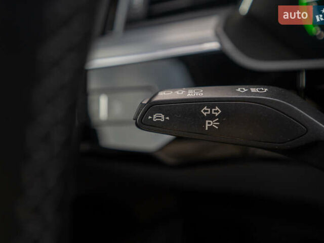 Чорний Ауді E-Tron, об'ємом двигуна 0 л та пробігом 54 тис. км за 45900 $, фото 30 на Automoto.ua