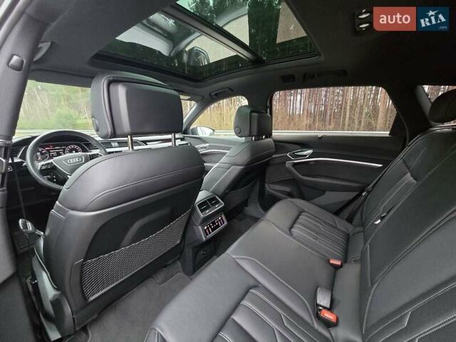 Чорний Ауді E-Tron, об'ємом двигуна 0 л та пробігом 61 тис. км за 47777 $, фото 74 на Automoto.ua