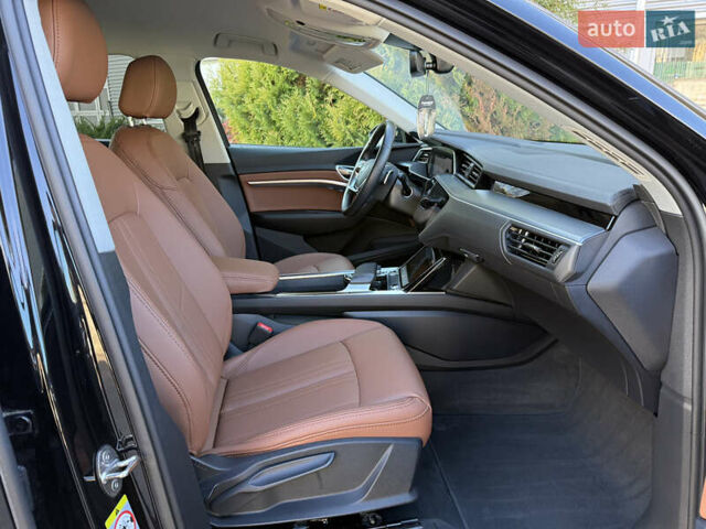 Чорний Ауді E-Tron, об'ємом двигуна 0 л та пробігом 79 тис. км за 29999 $, фото 44 на Automoto.ua