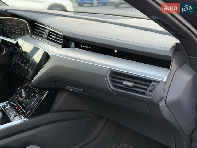 Черный Ауди E-Tron, объемом двигателя 0 л и пробегом 45 тыс. км за 30900 $, фото 45 на Automoto.ua