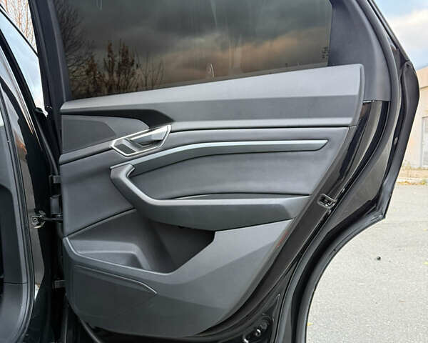 Черный Ауди E-Tron, объемом двигателя 0 л и пробегом 62 тыс. км за 36200 $, фото 29 на Automoto.ua