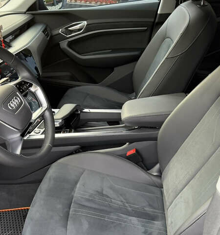 Черный Ауди E-Tron, объемом двигателя 0 л и пробегом 20 тыс. км за 45000 $, фото 20 на Automoto.ua