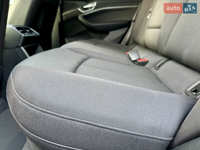 Черный Ауди E-Tron, объемом двигателя 0 л и пробегом 97 тыс. км за 30900 $, фото 42 на Automoto.ua