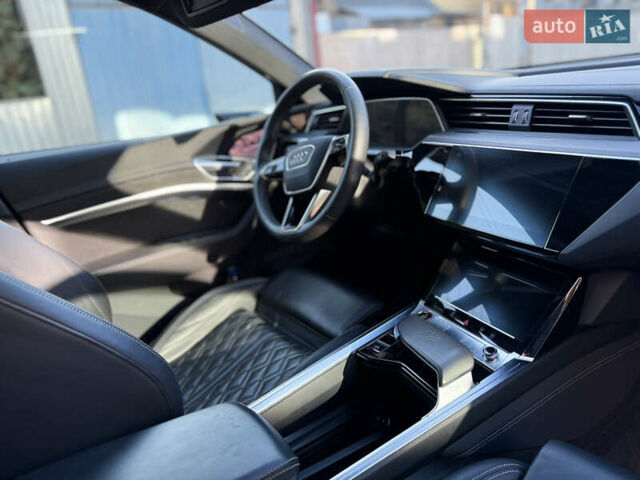 Черный Ауди E-Tron, объемом двигателя 0 л и пробегом 80 тыс. км за 42000 $, фото 25 на Automoto.ua