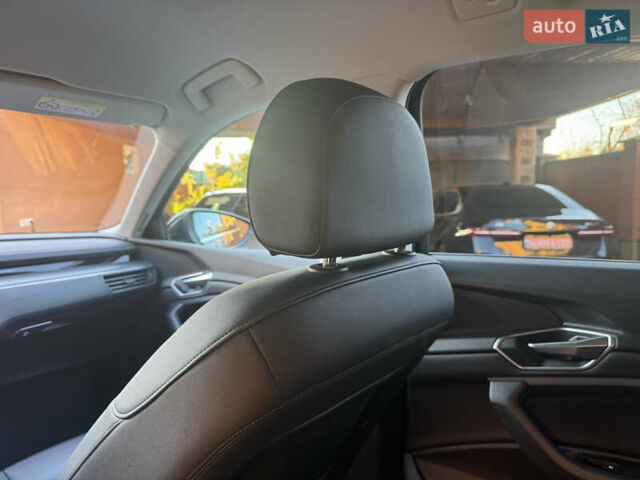 Черный Ауди E-Tron, объемом двигателя 0 л и пробегом 129 тыс. км за 27777 $, фото 21 на Automoto.ua