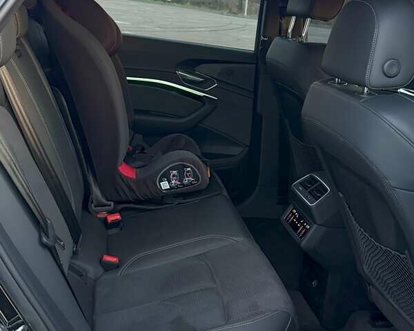 Черный Ауди E-Tron, объемом двигателя 0 л и пробегом 68 тыс. км за 45000 $, фото 19 на Automoto.ua