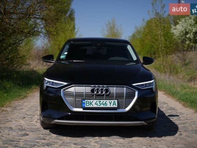Черный Ауди E-Tron, объемом двигателя 0 л и пробегом 45 тыс. км за 32900 $, фото 1 на Automoto.ua