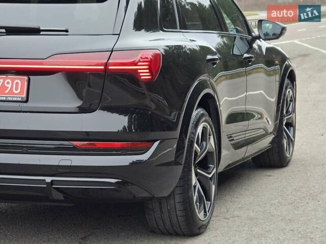 Чорний Ауді E-Tron, об'ємом двигуна 0 л та пробігом 61 тис. км за 47777 $, фото 34 на Automoto.ua