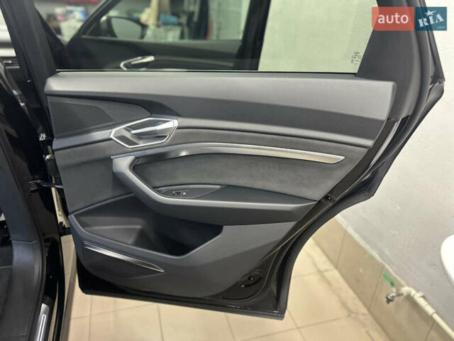 Чорний Ауді E-Tron, об'ємом двигуна 0 л та пробігом 57 тис. км за 41500 $, фото 17 на Automoto.ua