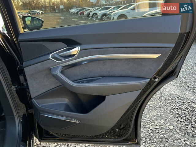 Черный Ауди E-Tron, объемом двигателя 0 л и пробегом 32 тыс. км за 47561 $, фото 39 на Automoto.ua