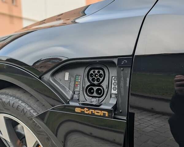 Чорний Ауді E-Tron, об'ємом двигуна 0 л та пробігом 45 тис. км за 41500 $, фото 5 на Automoto.ua