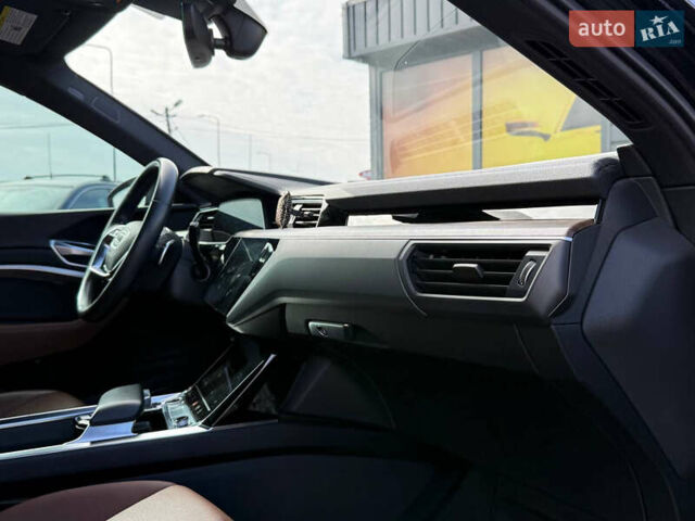 Черный Ауди E-Tron, объемом двигателя 0 л и пробегом 80 тыс. км за 34500 $, фото 47 на Automoto.ua