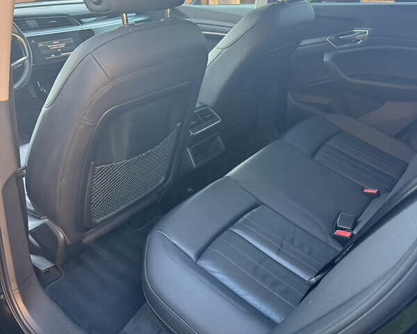 Черный Ауди E-Tron, объемом двигателя 0 л и пробегом 129 тыс. км за 27777 $, фото 17 на Automoto.ua