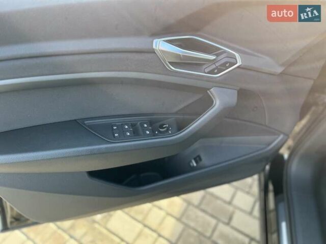 Черный Ауди E-Tron, объемом двигателя 0 л и пробегом 46 тыс. км за 33500 $, фото 30 на Automoto.ua