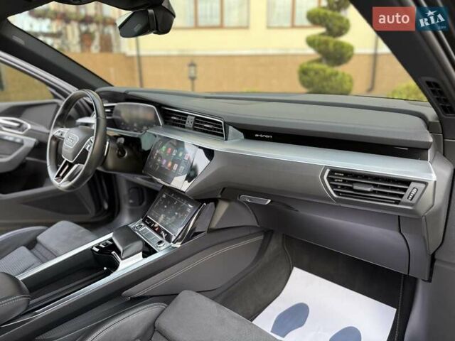 Черный Ауди E-Tron, объемом двигателя 0 л и пробегом 150 тыс. км за 31950 $, фото 134 на Automoto.ua