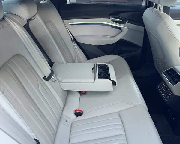 Черный Ауди E-Tron, объемом двигателя 0 л и пробегом 91 тыс. км за 36500 $, фото 74 на Automoto.ua