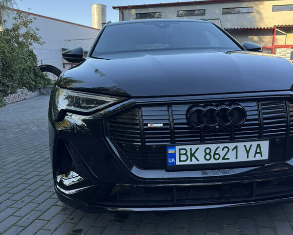 Черный Ауди E-Tron, объемом двигателя 0 л и пробегом 91 тыс. км за 36500 $, фото 8 на Automoto.ua