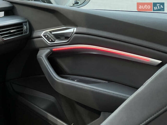 Чорний Ауді E-Tron, об'ємом двигуна 0 л та пробігом 112 тис. км за 33900 $, фото 12 на Automoto.ua