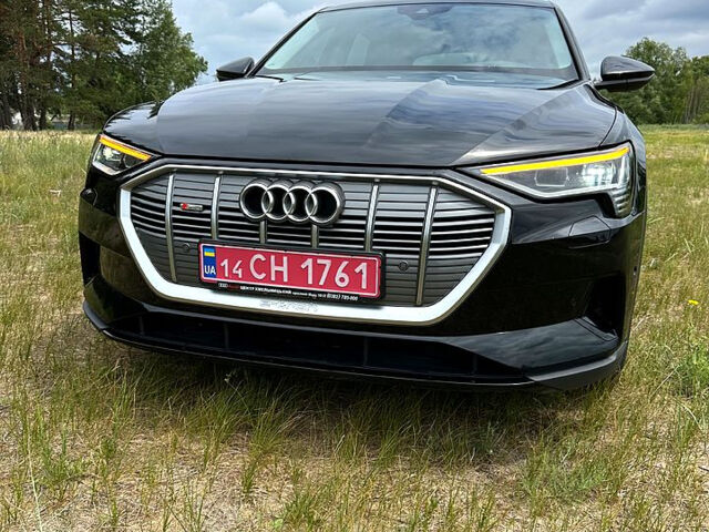 Черный Ауди E-Tron, объемом двигателя 1 л и пробегом 59 тыс. км за 34700 $, фото 9 на Automoto.ua
