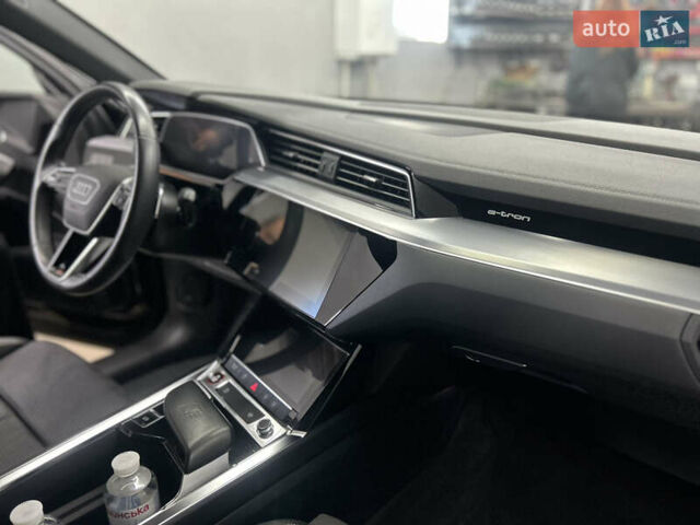 Чорний Ауді E-Tron, об'ємом двигуна 0 л та пробігом 57 тис. км за 41500 $, фото 14 на Automoto.ua