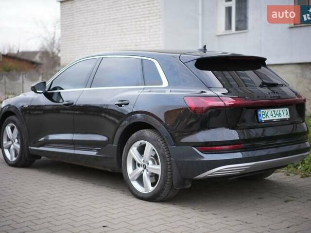 Чорний Ауді E-Tron, об'ємом двигуна 0 л та пробігом 47 тис. км за 32900 $, фото 5 на Automoto.ua