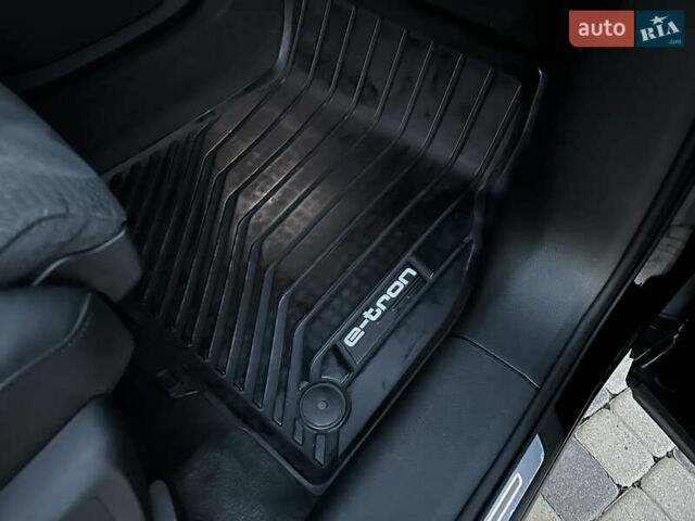 Черный Ауди E-Tron, объемом двигателя 0 л и пробегом 158 тыс. км за 31000 $, фото 62 на Automoto.ua