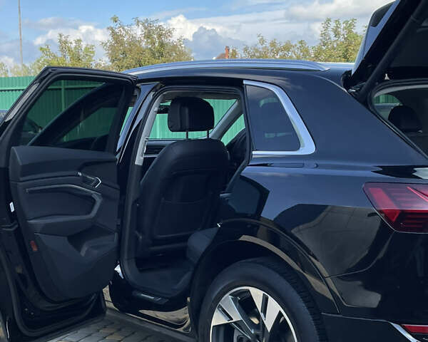 Черный Ауди E-Tron, объемом двигателя 0 л и пробегом 45 тыс. км за 30800 $, фото 3 на Automoto.ua