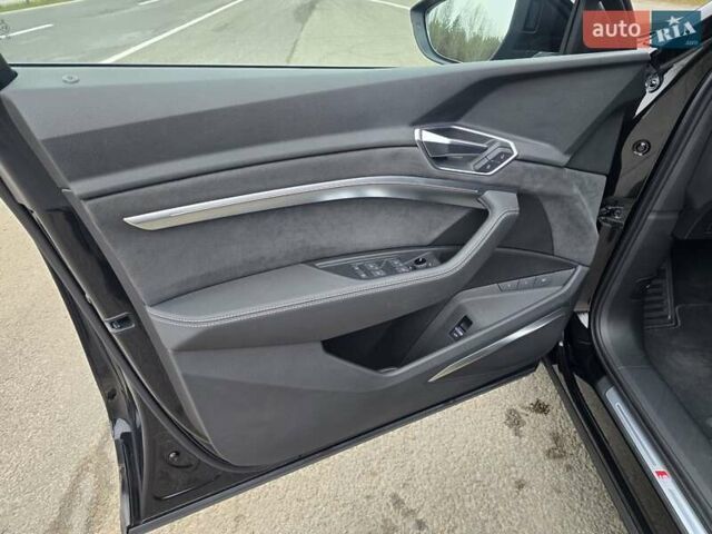 Чорний Ауді E-Tron, об'ємом двигуна 0 л та пробігом 61 тис. км за 47777 $, фото 48 на Automoto.ua