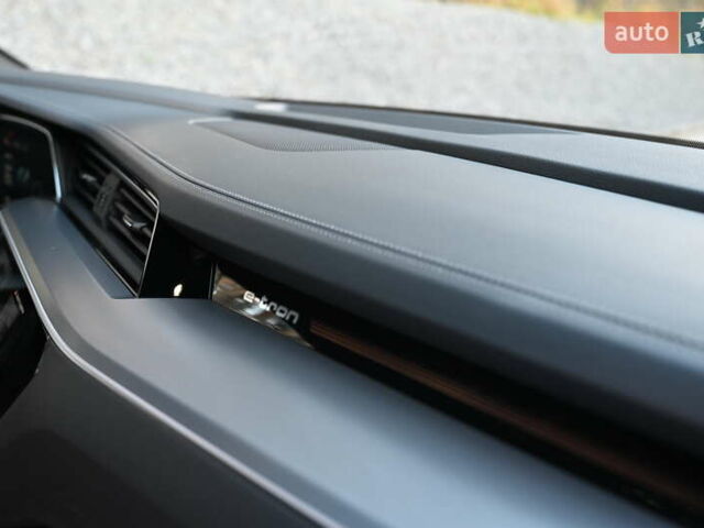 Черный Ауди E-Tron, объемом двигателя 0 л и пробегом 65 тыс. км за 44284 $, фото 13 на Automoto.ua